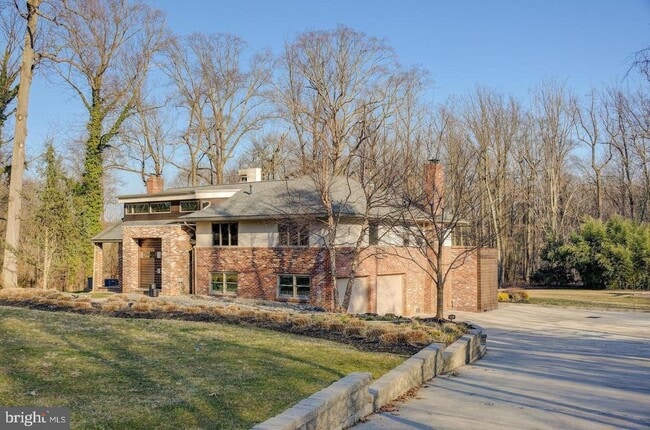 Building Photo - 1127 Winding Dr