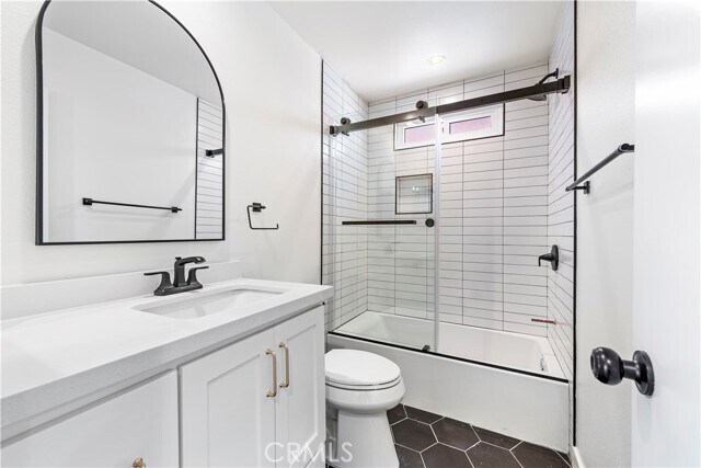 Building Photo - 223 Avenida Victoria