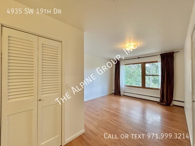 Building Photo - 4935 SW 19th Dr