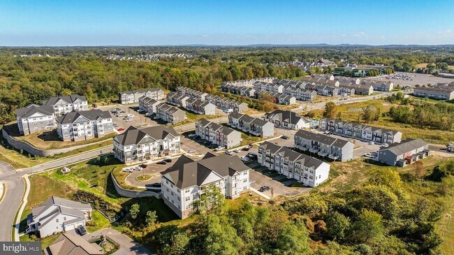 Building Photo - 2950 Ashwood Ln