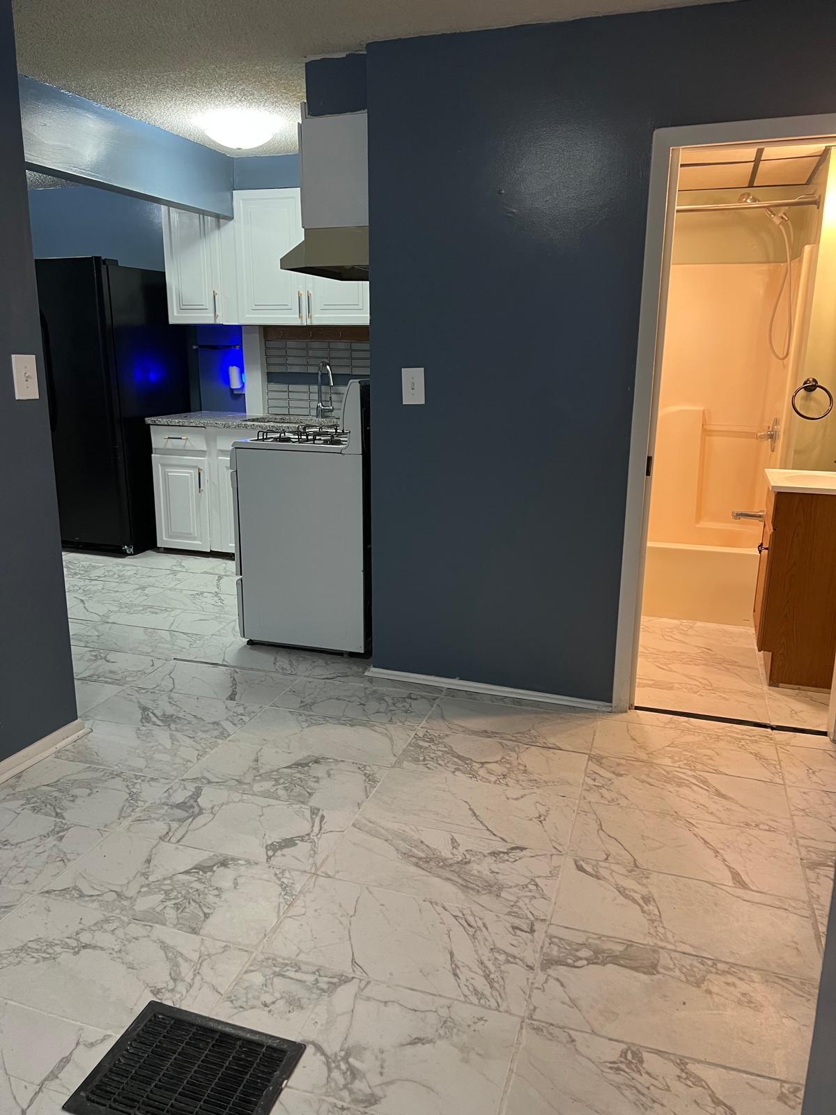 Building Photo - 2 Tracy St