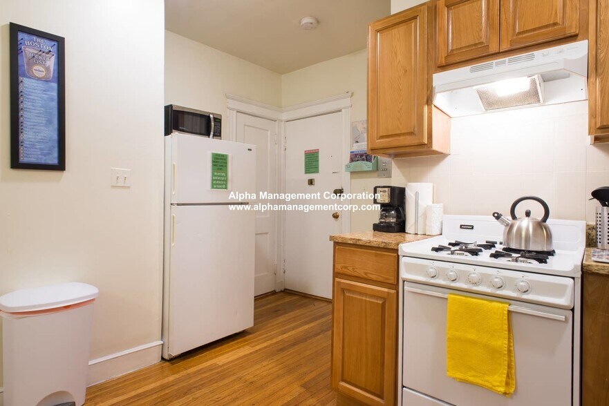 Building Photo - 58 Queensberry St