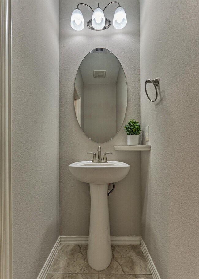 Building Photo - 2437 Branshill Dr