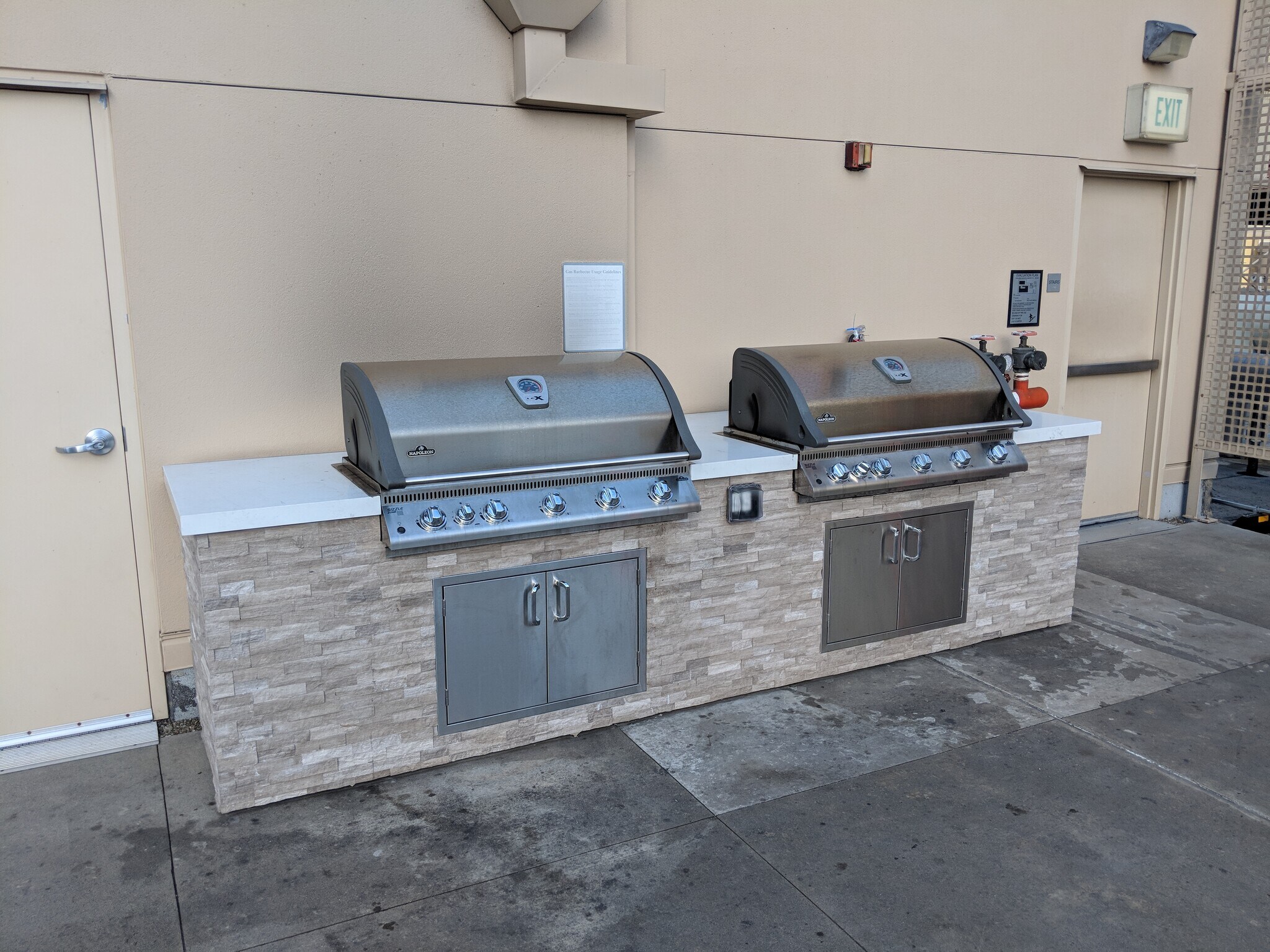 BBQ area on roof deck - 199 New Montgomery St