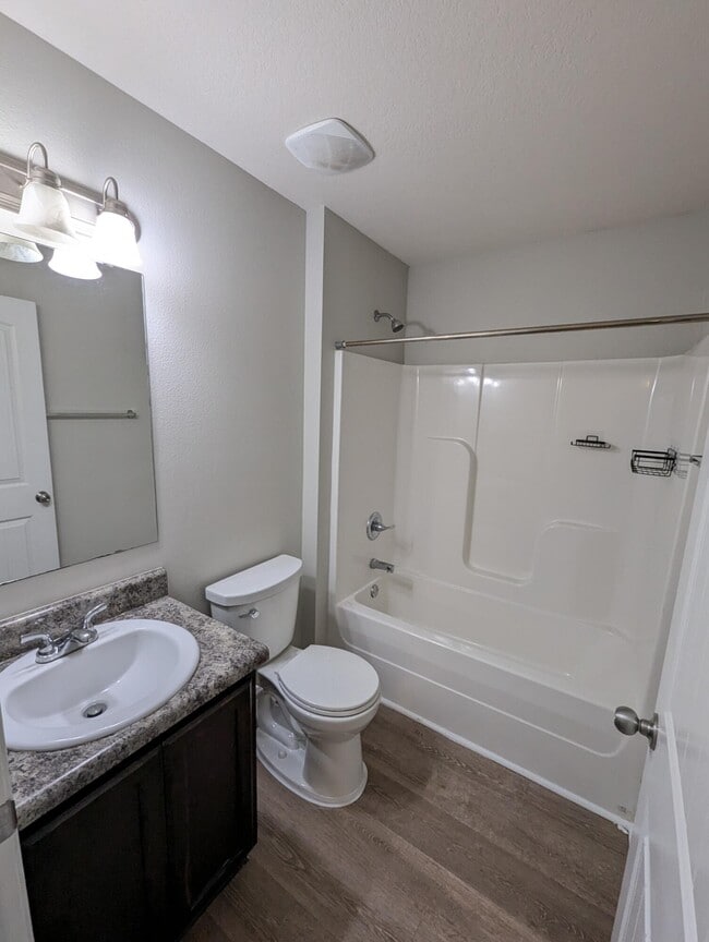 Building Photo - 8450 Island Dr