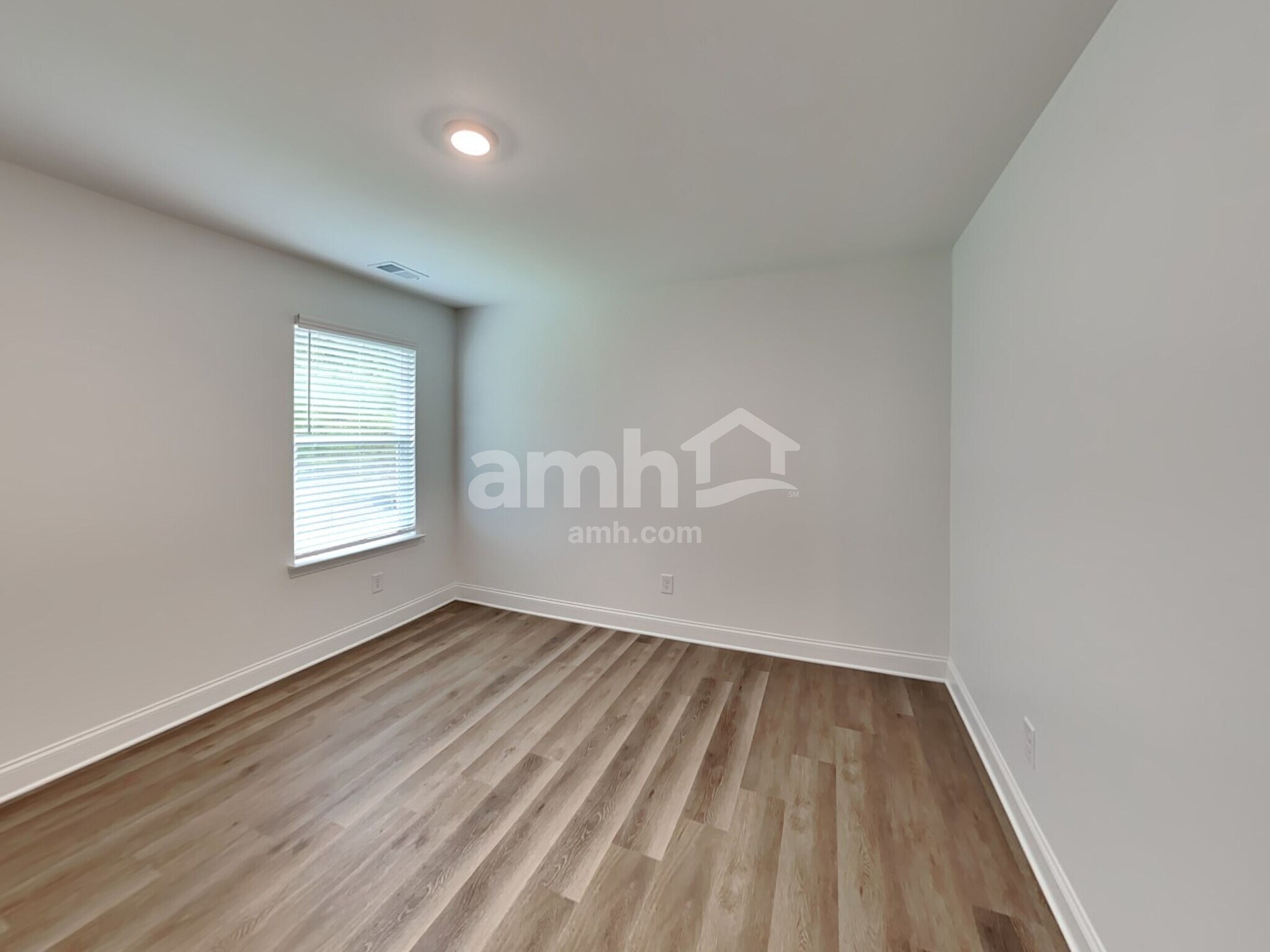 Building Photo - 1043 Highland Walk