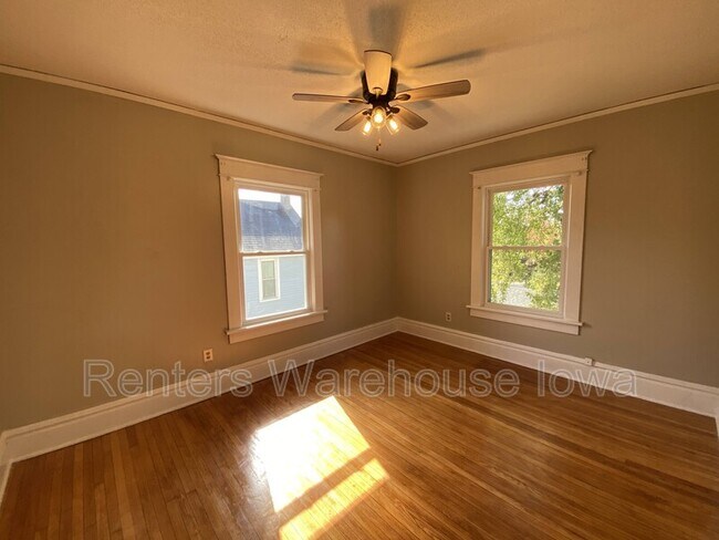 Building Photo - 1622 E 8th St