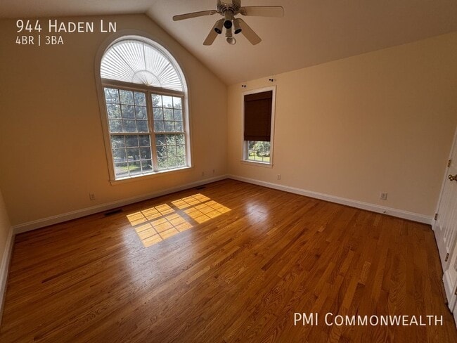 Building Photo - 3 Bed / 2 Bath Single Family with 1b1b in-...