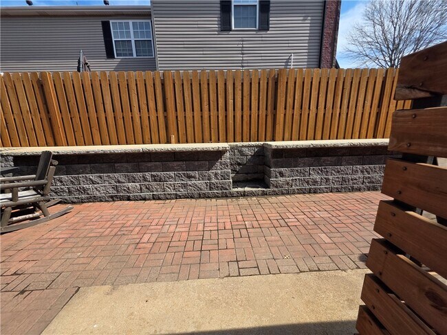 Building Photo - 2404 SE Jayel Terrace