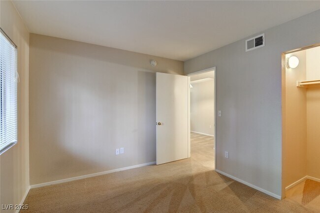 Building Photo - 7885 W Flamingo Rd