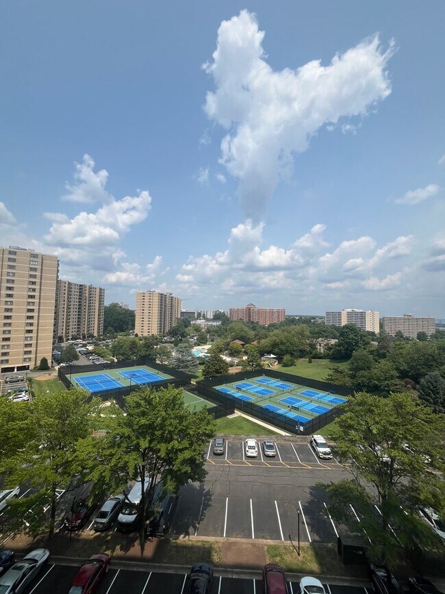 Building Photo - 307 Yoakum Pkwy