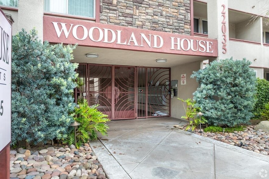 Building Photo - Woodland House Apartments