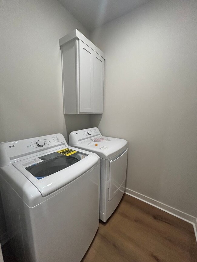 Building Photo - 621-623 Cosmos St