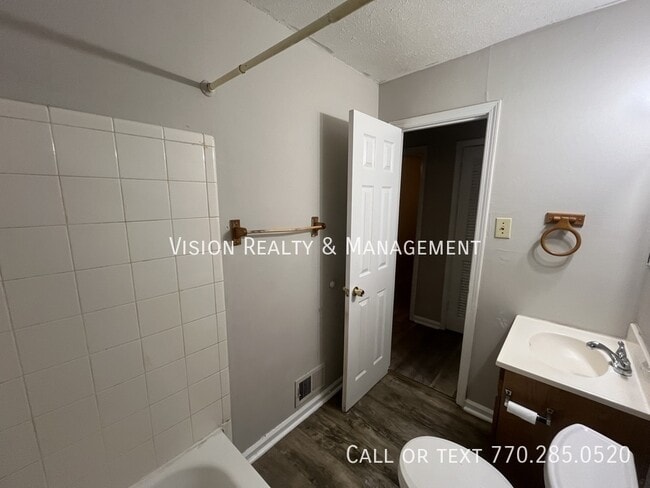 Building Photo - 2954 Jones St