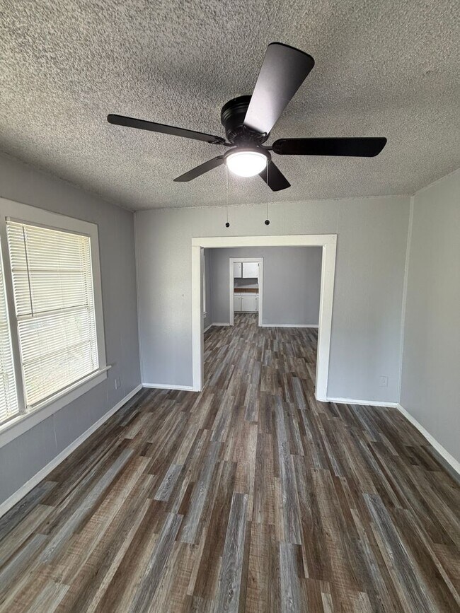 Building Photo - Charming 2 Bedroom Home for Rent in Como – Fort Worth, TX 76107