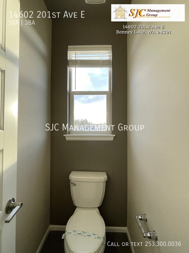 Building Photo - 14602 201st Ave E