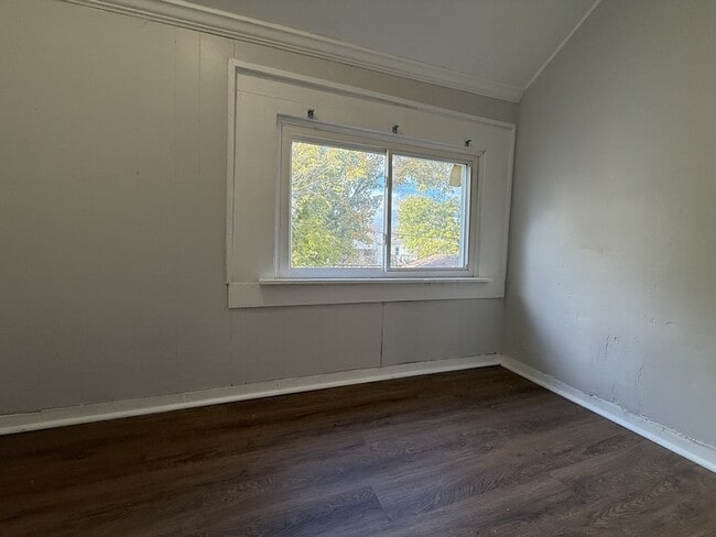 Building Photo - 19 N Lake Ave