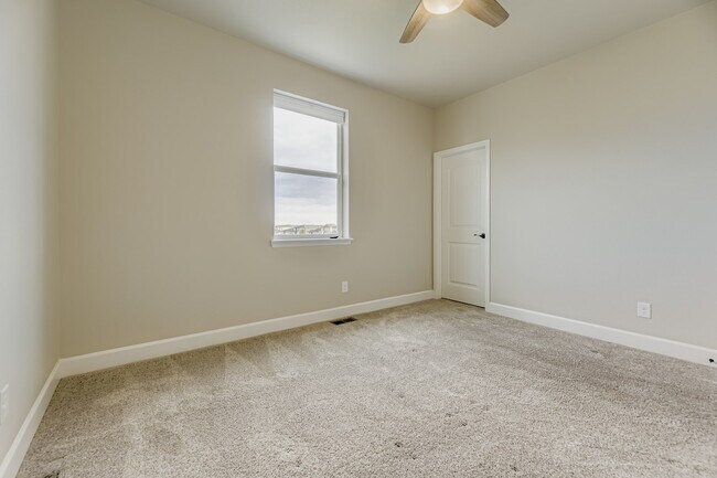 Building Photo - 18281 Grosbeak Pl