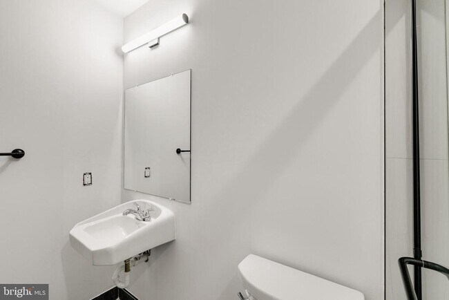 Building Photo - 3045 Richmond St