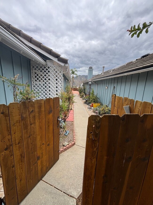Building Photo - 2 Bedroom 2 Bathroom Condo Living in Great Community Located At West Village Of Singing Hills HOA.