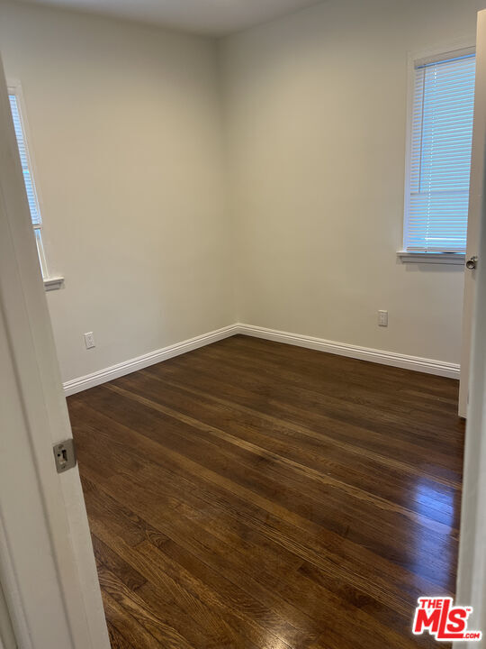 Building Photo - 4129 W Toluca Lake Ave