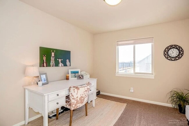 Building Photo - **Coming Soon - Unfurnished** Modern Livin...