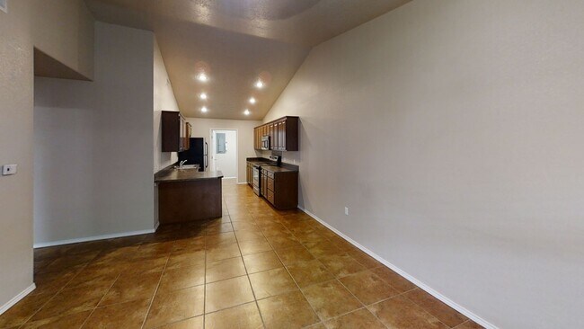 Building Photo - 1105 W 15th St