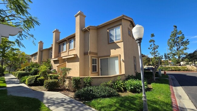 Building Photo - Orange 3 Bed, 2.5 Bath Townhouse for Lease - Cambridge Community