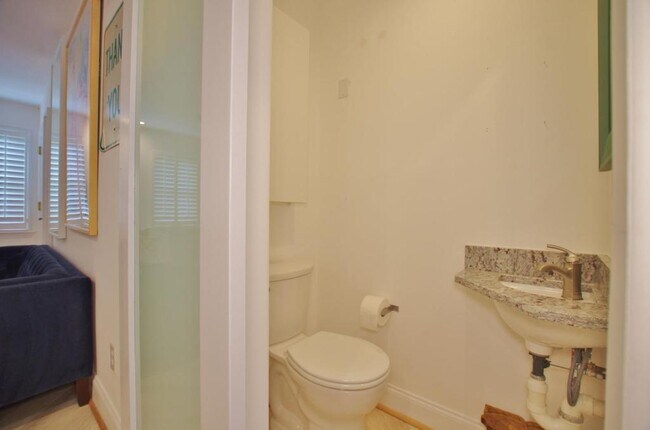 Building Photo - 2407 Arlington Blvd