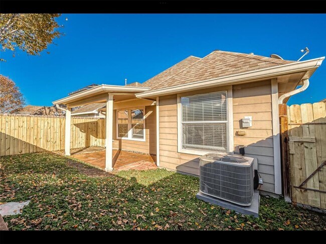 Building Photo - 10819 Waterfern Ct