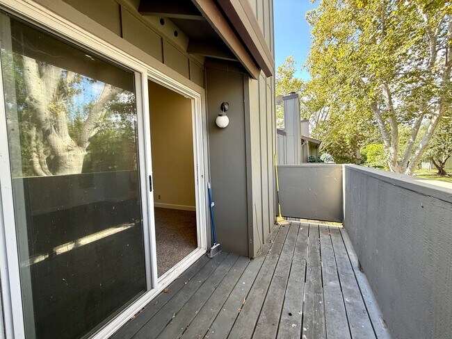 Building Photo - 105 Walnut Hill Ct