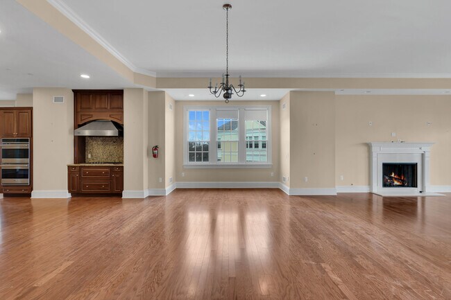 Building Photo - 1021 Oval Rd