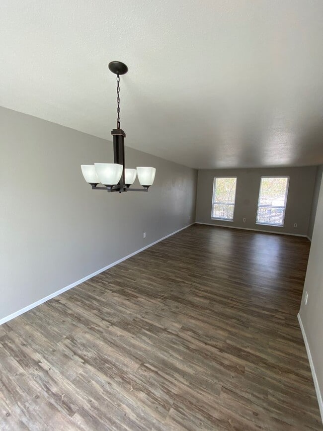 Building Photo - Beautiful Vista Grande home in cul-de-sac