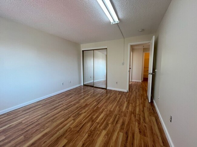 Building Photo - Three Bedroom Two and half Bathroom Tri...