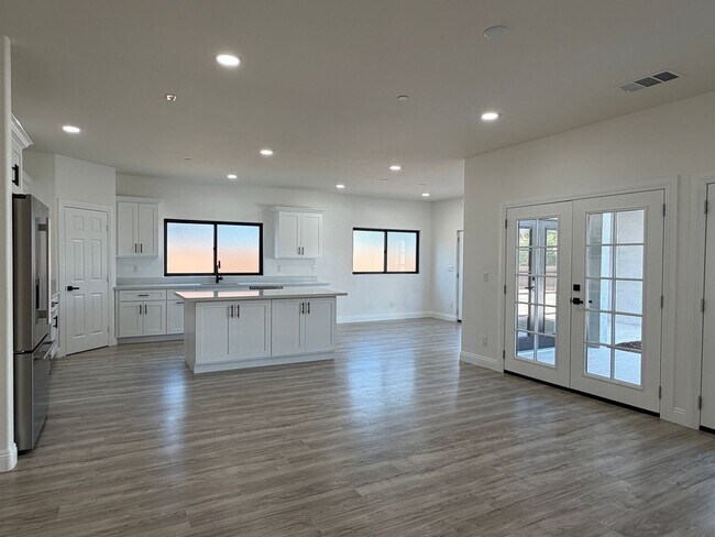 Building Photo - 4465 Gilchrist Dr