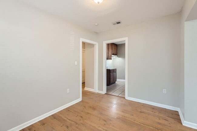 Building Photo - 224 E Boyd St