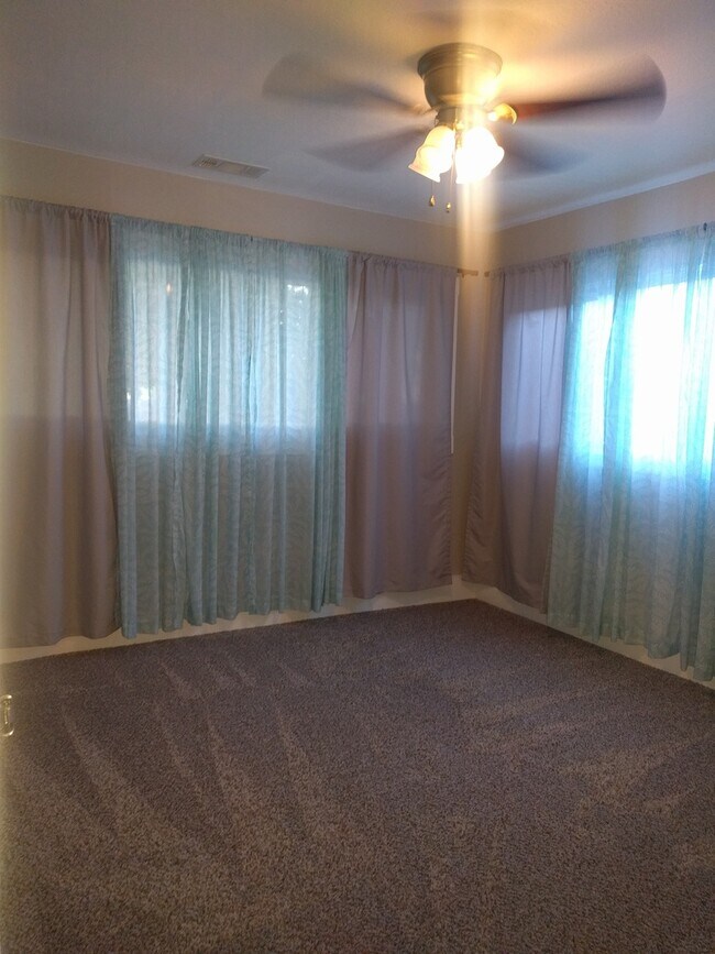 Building Photo - Craftsman Style Dream near Downtown