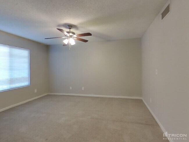 Building Photo - 669 W Barrow Dr