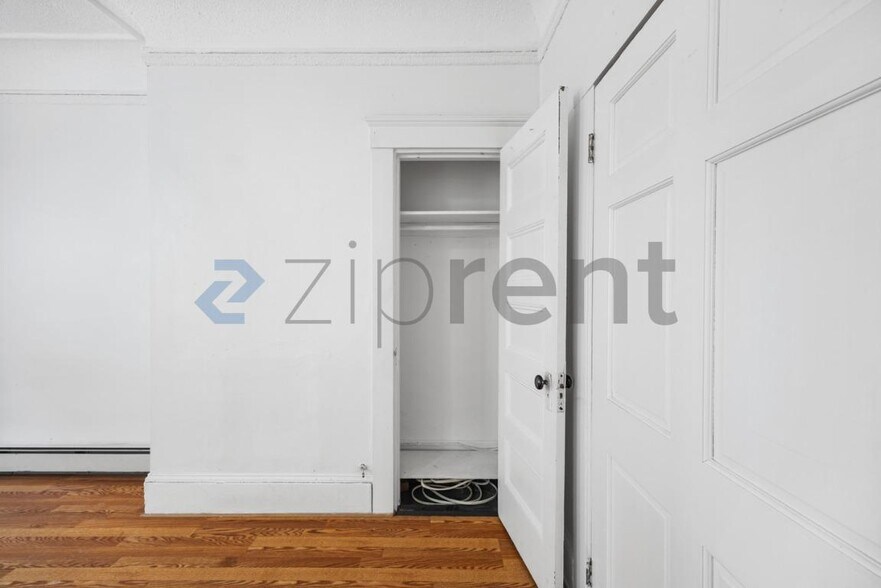 Building Photo - Unit