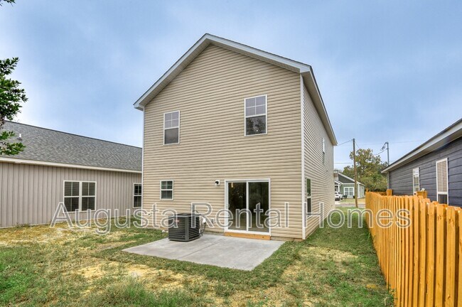 Building Photo - 34 Sherman St