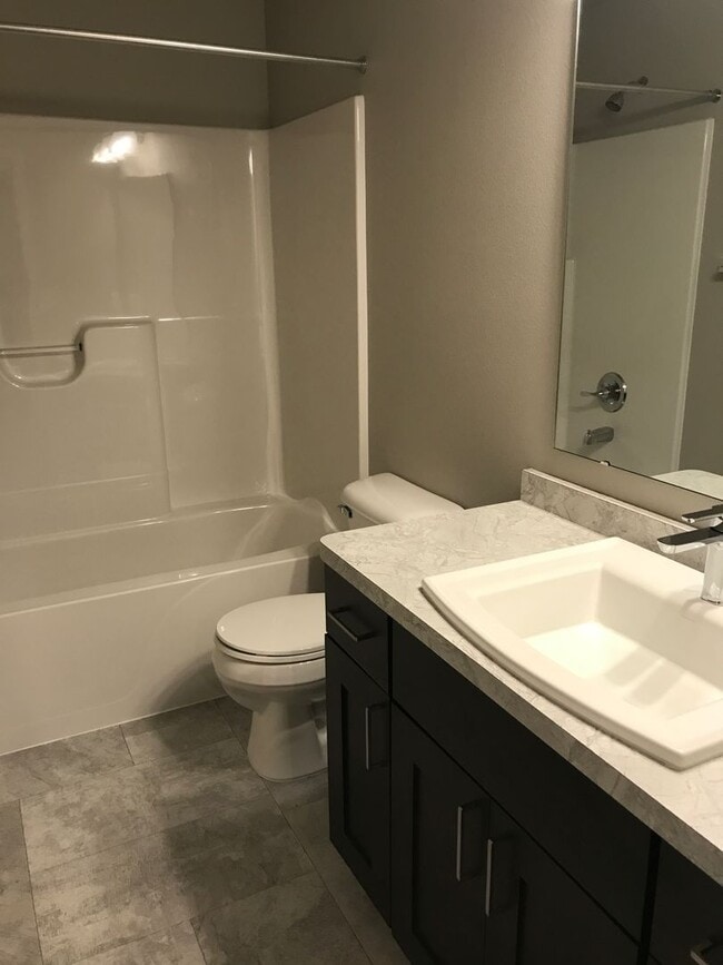 Building Photo - 4 Bed 3 Bath Single Family Home
