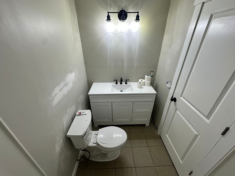 Building Photo - 9149 Wintergreen Dr