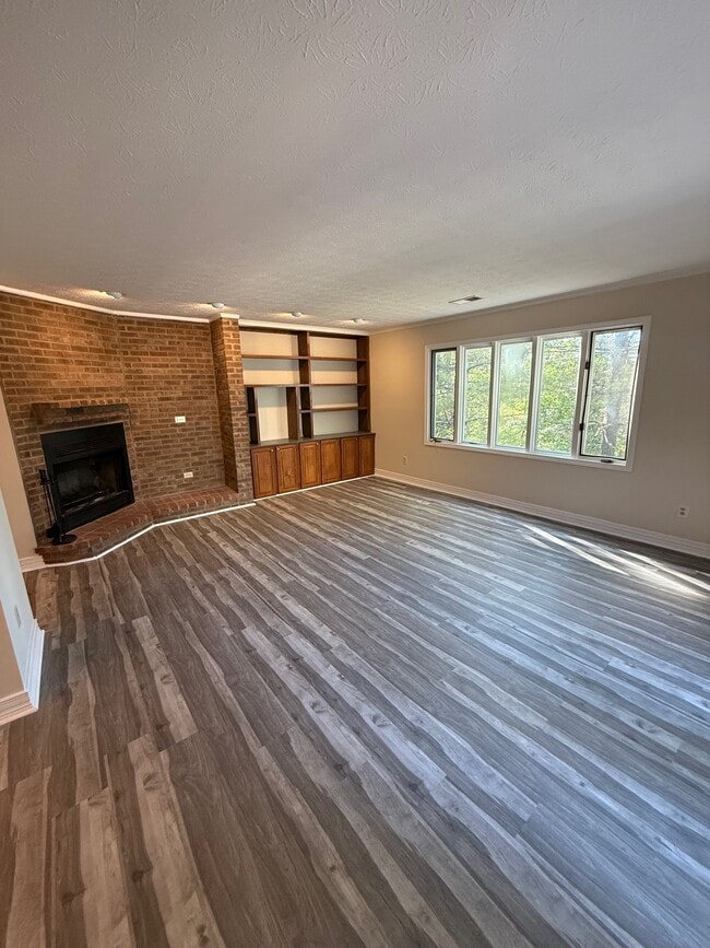 Building Photo - 3405 Fairway Dr