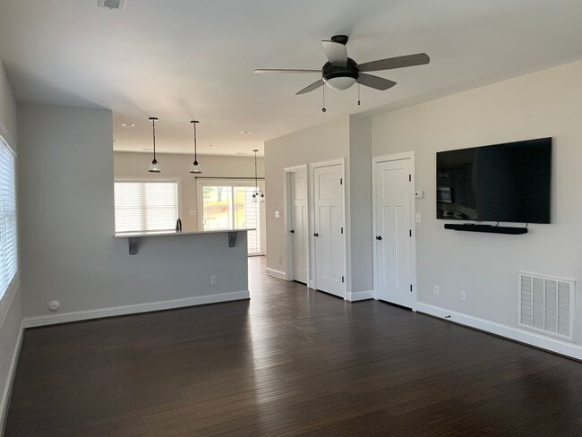 Building Photo - Cornerstone Townhomes-Convenient Timberlak...