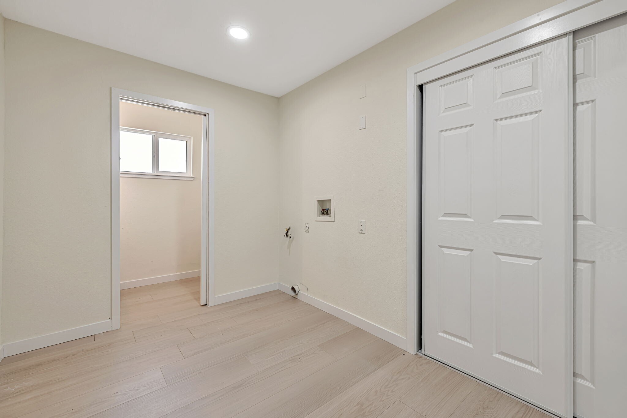 Building Photo - 6941 Golf View Dr