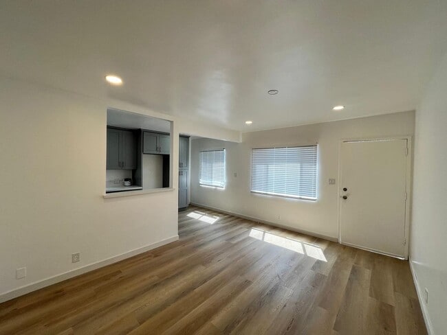 Building Photo - 1038 Sonora Ave