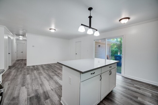 Building Photo - 946 Harvard Ln