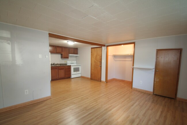 Building Photo - 456 13th Ave NW