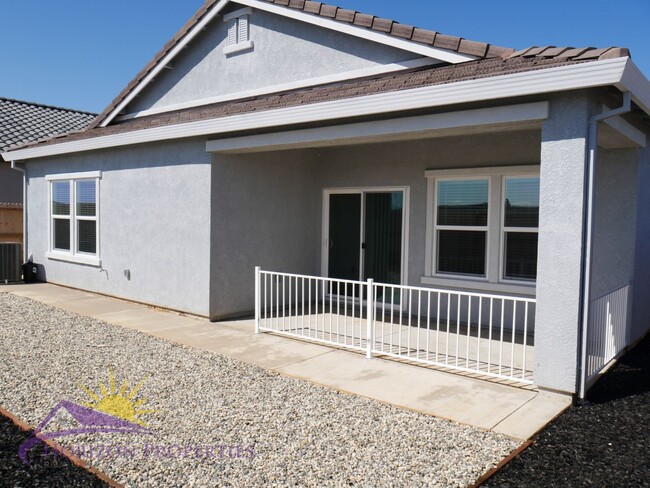 Building Photo - Modern 4 Bed 3 Bath 1,977 Sq. Ft. Wheatlan...