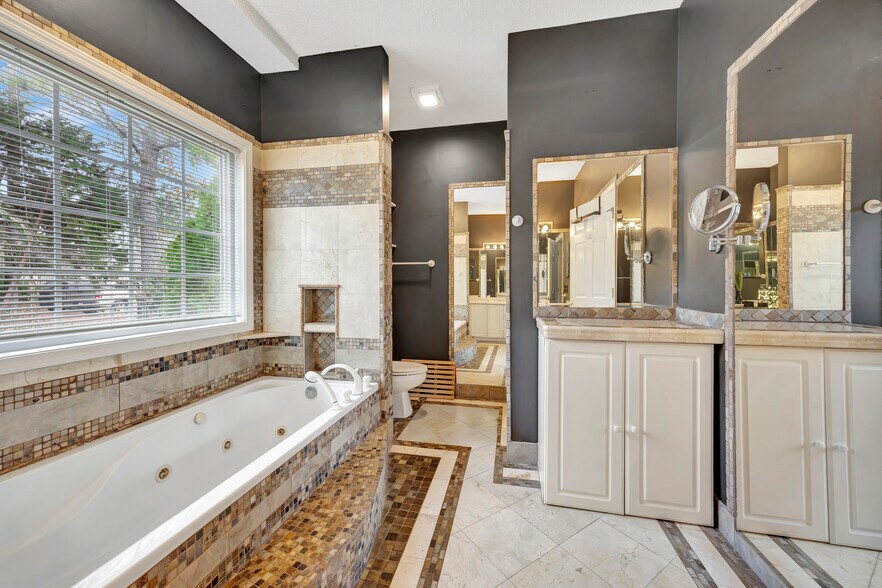 Building Photo - 11 Tillinghast Cir